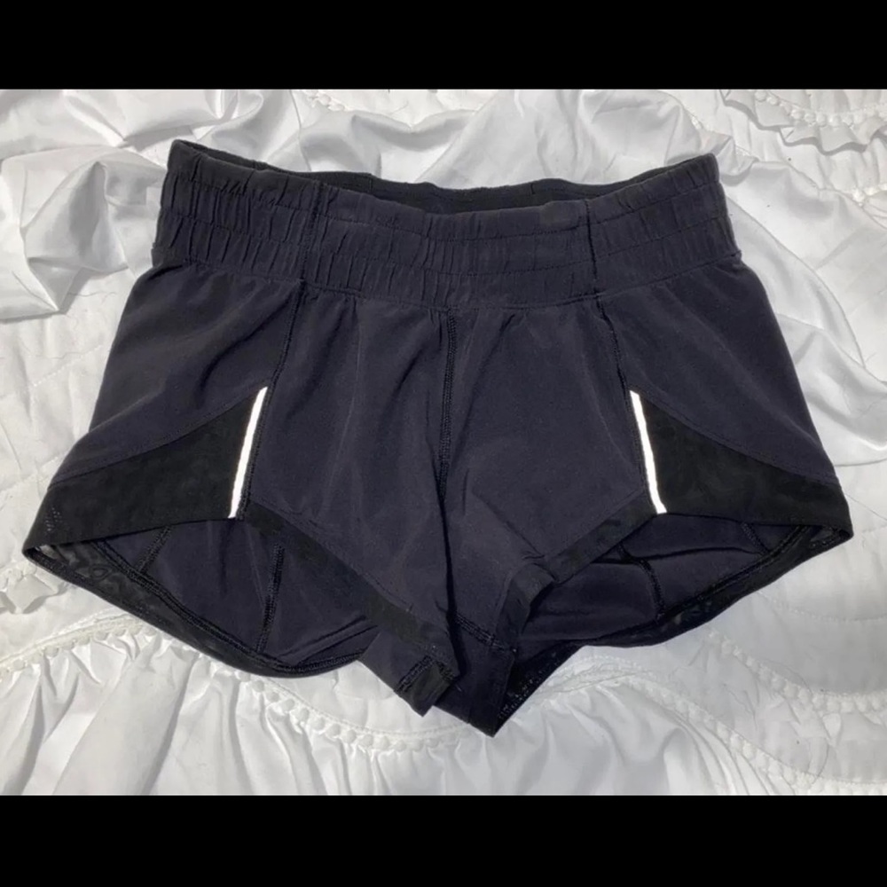 Lululemon Hotty Hot 2.5” Shorts Size 0
